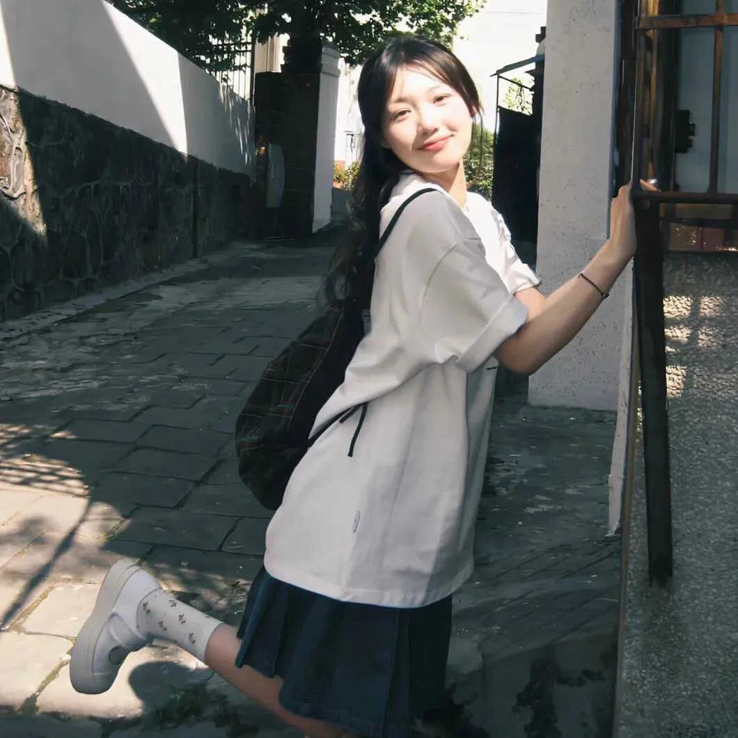 看手机穿大秦 给秦始皇邮寄望远境